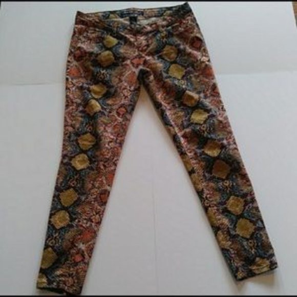 TWO Celebrity Pink Snakeskin Print Skinnies 9 - Picture 4 of 8